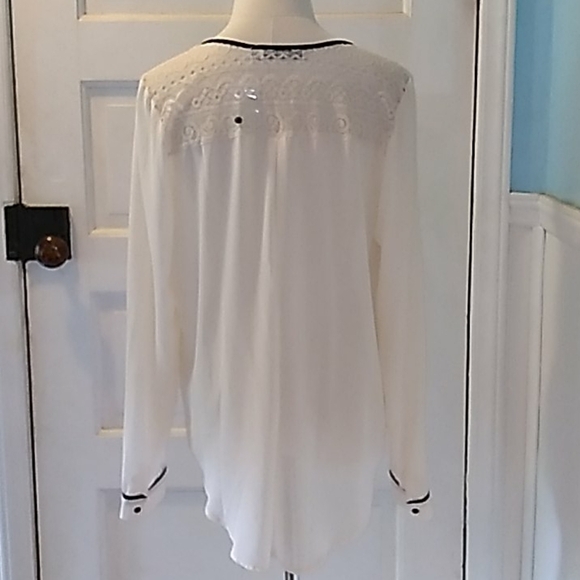 New Chloe K large blouse - Picture 2 of 3